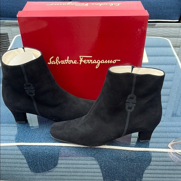 Salvatore Ferragamo Black Ankle Booties with Sleek Silhouette - Picture 2 of 9